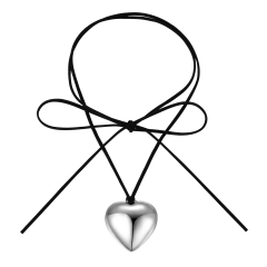 Black leather three-dimensional big heart necklace is simple, fashionable and versatile, and high-end accessories sweater chain